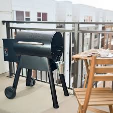 Traeger Grills Bronson 20 Wood Pellet Grill And Smoker Grill Smoke Bake Roast Braise And Bbq Black Wood Pellet Grills Traeger Grill Pellet Grill