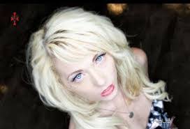 April Graves's Instagram, Twitter & Facebook