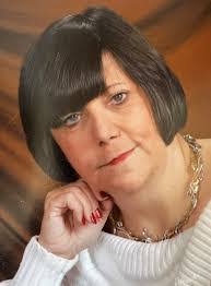 Elizabeth Lux's Instagram, Twitter & Facebook