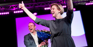 The latest tweets from @bmeinl Spezielle Selfies Sturschadl Das Ist Beate Meinl Reisinger Oe3 Orf At