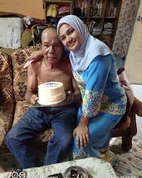 Dan anda juga boleh temui saya zarina zainuddin secara live dan boleh lah beramah mesra bersama anak2 kak ina sesiapa org kuantan yg teringin nak makan. Selamat Hari Bapa Buat Ayahku Zainuddin Zarina Zainuddin Facebook