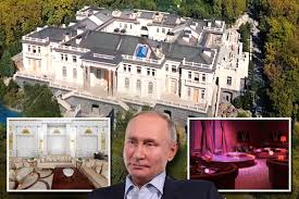 Putin's grand home is on the exclusive and gated la zagaleta estate and boasts a private helipad and garage capable of housing more than 22 vehicles. Putin Denies Owning Secret 1bn Black Sea Palace With Lap Dancing Den After Claims Mansion Was Built With State Cash