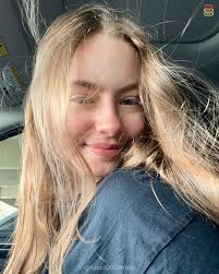 Hi!! I'm Elissa Bennett and I'm from Winchester, Massachusetts. I'm fully  committed to U-Wisconsin and I am planning to major in  molecular/microbiology. I'm totally open to rushing! I love the beach,  swimming (