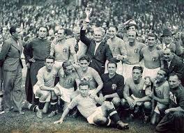 Deux continents dominent historiquement la coupe du monde : File Finale De La Coupe Du Monde 1938 A Colombes France Le Selectionneur Pozzo Brandit La Victoire Ailee Jpg Wikimedia Commons