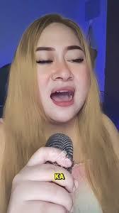 Geraldine Moya's Instagram, Twitter & Facebook