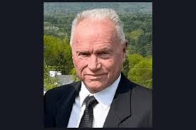 The chief who stabilized a small Maine town's police force is stepping down