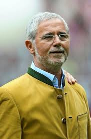 4012387 bearbeiten bei der bearbeitung ihrer anfrage ist ein fehler aufgetreten. Wm Held Legende Fussballgott Gerd Muller Ein Bild Von 2006 Stuttgarter Zeitung