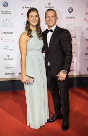 Manuel neuer hat eine neue freundin! Fabian Hambuchen Zeigt Sich Mit Neuer Freundin Nw De