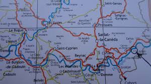 Dordogne staat niet alleen bekend om de mooie natuur, de prachtige chateau's, prehistorische grotten, mooie weer en authentieke dorpjes, maar ook vanwege de prachtige campings die zijn gelegen in dit gebied. Hbes Klein Rondje Dordogne