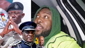 Eii Dampare ay3 mob) dodo🤣🤣, Imagine there was any statue of Dampare, the  Police would have pulled it down koraa🤣🤣