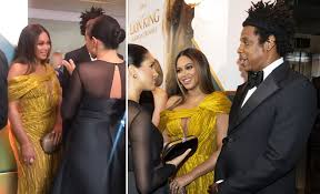 « le roi lion » de disney, réalisé par jon favreau (« le livre de la jungle »), nous emmène dans la savane africaine, où vient de naître un futur roi. Beyonce Et Meghan Markle Se Rencontrent A L Avant Premiere Du Roi Lion A Londres Domtomnews