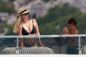 She married mauro icardi, her cl. Stunning Wanda Nara Poses For Bikini Snaps Taken By Young Son As Mauro Icardi And Family Relax On Luxury Ibiza Yacht