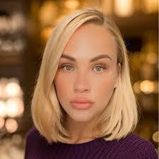 Lisa Hott's Instagram, Twitter & Facebook