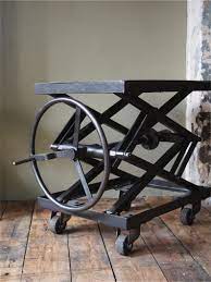 ancienne table elevatrice d atelier console ou table basse table elevatrice table basse table