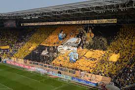 Anhänger des vereins attackierten beim stand von 3:0 außerhalb des stadions die. Fanszene Feiert Gemeinsam Saisonauftakt