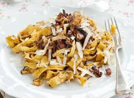 Oltre alla tagliatella classica, esistono delle varianti che prevedono l'aggiunta di ingredienti. Tagliatelle Le 10 Migliori Ricette