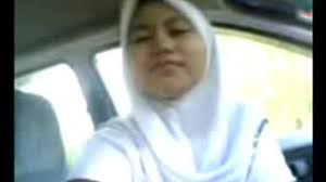 Awek tudung dalam kereta saga. 17 Awek Beromen Dalam Kereta Prediksi Jitu 2021