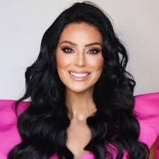 Rebekah Pittman's Instagram, Twitter & Facebook