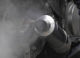 Knalpot motor keluar asap putih maupun hitam atau fogging sangat mungkin terjadi walau motor anda injeksi sekalipun. Otoproid Com July 2016
