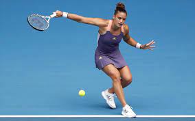 Η μαρία σάκκαρη μονομαχεί με τη σοφία κένιν, φιλοδοξώντας να περάσει στον πρώτο major προημιτελικά της καριέρας της. Sth Maxh Toy Porsche Tennis Grand Prix Mpainei H Sakkarh