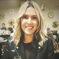 Elyse Connolly's Instagram, Twitter & Facebook