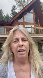 Denise Helmick's Instagram, Twitter & Facebook