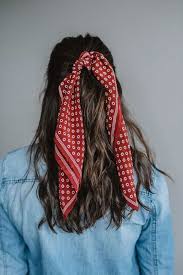 Enrouler votre bandana autour de votre chignon. Comment Porter Un Bandana