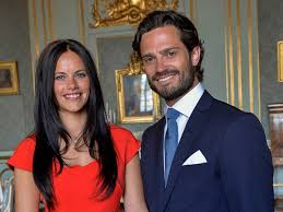 Under presskonferensen, som hölls utanför stockholms slott samma eftermiddag, visade sofia upp sin. Prince Carl Philip Of Sweden Engaged To Reality Tv Star And Former Model Sofia Hellqvist The Independent The Independent