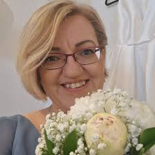 Hello, I need an advise. We are arriving at Venice airport 00.50, very  late. We are planning to stay in Venice for few days and then go to Lake  Garda. Is it