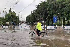 Data dari badan meteorologi klimatologi dan geofisika (bmkg), stasiun klimatologi semarang, menunjukkan curah hujan yang turun terukur hingga 183 milimeter atau tergolong ekstrem. Bmkg Jateng Bagian Utara Berpotensi Hujan Hingga 3 4 Hari Ke Depan Halaman All Kompas Com