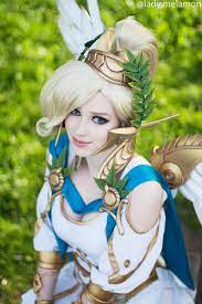 Косплей Ангела (Winged Victory Mercy) из Overwatch в исполнении Lady  Melamori
