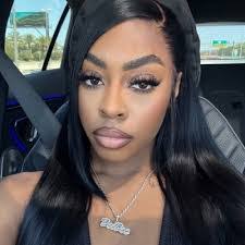 Lillian Padilla's Instagram, Twitter & Facebook