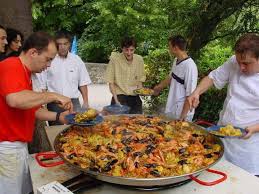I Love Paella Going To Try This One Gordon Ramsay S Perfect Paella But Seriously Who Has A Pan This Bi Gordon Ramsay Recipe Seafood Recipes Paella Recipe
