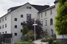 Schöne wohnung in mendig zu vermieten, zentrale lage, geschäfte, ärzte, kindergärten und bushaltestellen sind fußläufig, alle schulformen in wenigen minuten. Behindertenhilfe Caritas Zentrum Wohnen