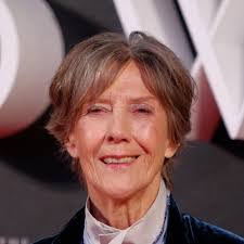 Maureen Waters's Instagram, Twitter & Facebook