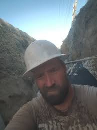 Something that must be done Not 11 people but 3, 2 digging one supervisor,  organiser, manager, everything else