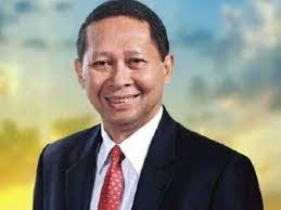 Lino telah tiba di gedung kpk, jakarta sekitar pukul 10.00 wib. Ba4xuvxqyhjm7m