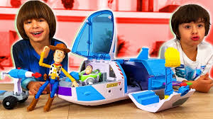 The adventure begins, along with the toy story toon episode small fry. La Mision Secreta De Talking Woody Buzz Lightyear Y La Super Nave Espacial En Casa De Dani Y Evan Youtube