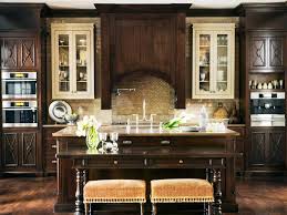 With natural materials and earthy colors foremost in the design palette, an old world style kitchen combines heavy proportions with luxurious attributes. Old World Kitchen Design Create Your Own Picturesque Style With Functionality
