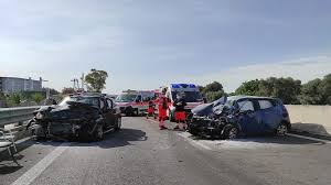 Lo schianto sarebbe stato quasi un frontale. Auto Contromano Sulla Statale Morti Fratello E Sorella Ferito Un 21enne Brindisi Oggi News Brindisi Notizie Brindisi E Provincia