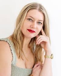 Amanda Crotty's Instagram, Twitter & Facebook