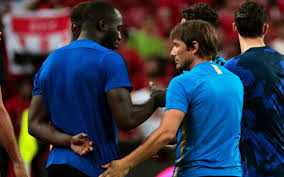 Conte's career started out at hometown club lecce. Man Utd Tour Diary Romelu Lukaku Spotted Holding Inter Milan Shirt While Ashley Young Victim Of Boo Boys