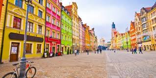 Pendant la seconde guerre mondiale, les allemands créèrent dans la ville le. Capitale De Pologne Vacances Guide Voyage