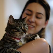 Meet Eva Roebuck! Eva Roebuck is a cellist from Kansas City, who began  cello at the age of 9. As well as playing with the Hartford Symphony, Eva  has made appearances with