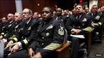 Trump waarschuwt generaals voor 'invasie van binnenuit', wil ... - YouTube
