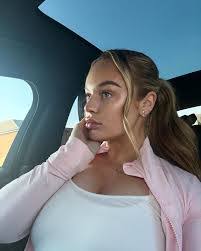 Leanne Dyson's Instagram, Twitter & Facebook