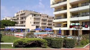 In una palazzina a 100 metri dalla spiaggia ampio bicamere così composto: Agenzia Lampo Residence Zattere E San Giorgio Bibione Lido Del Sole Youtube