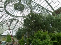 La Cime Des Arbres Effleure La Verriere Du Grand Palais Grandpalais Art Des Jardins Grand Palais Jardins