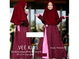 Contoh model baju anak perempuan umur 5, 6, 7 tahun terbaru ini merupakan baju anak yang cantik dan unik dangan gambar bunga, kartun, frezen. Model Baju Muslim Anak Perempuan Umur 8 Tahun Hijabfest
