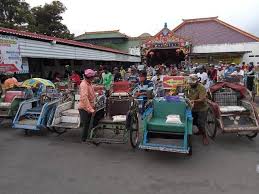 Bagi setiap individu yang menghendaki karir di dunia perbankan, bekerja di bank bca adalah pilihan yang sangat bagus. Titd Kwan Sing Bio Tuban Bagikan 568 Paket Beras Dan Angpau Untuk Tukang Becak Dan Warga Sekitar Klenteng Jateng Pos Berita Satu